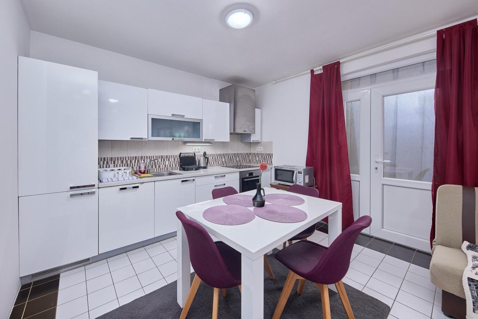 Relax Apartment Братислава Экстерьер фото